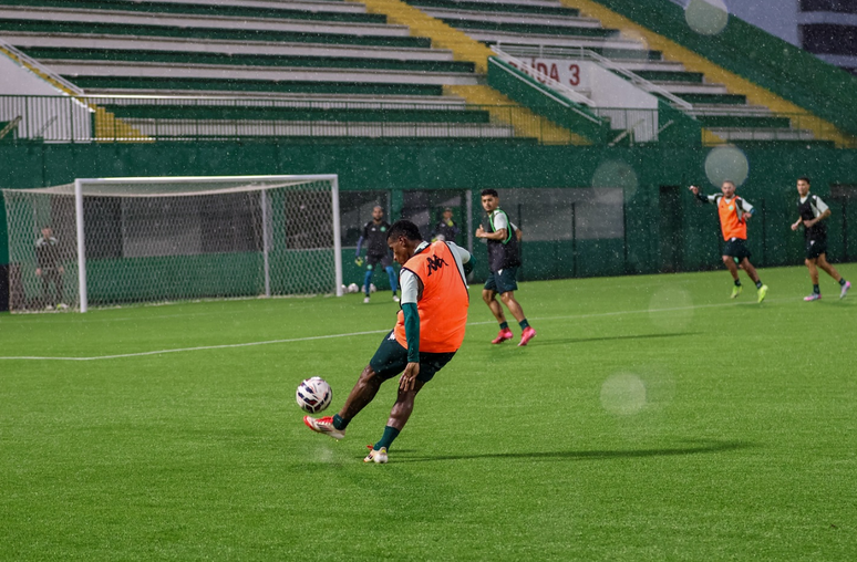 Chapecoense voltou a vencer e tenta se reaproximar do G4 &ndash;