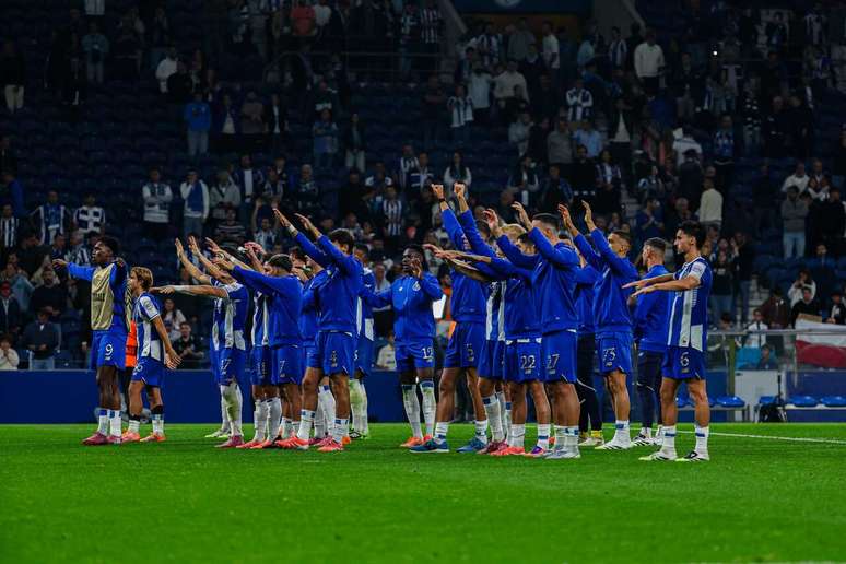 Time do Porto celebra torcida ap&oacute;s vit&oacute;ria na Liga Europa &ndash;