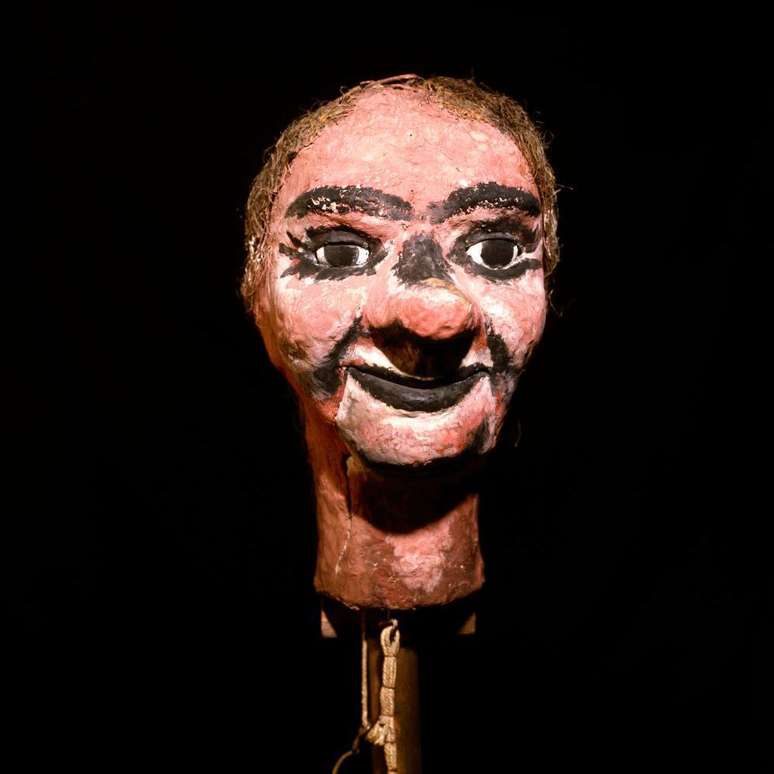 Stooky Bill - the Ventriloquist doll worn by John Logie Baird - did not offer the movements necessary for the experience. It was necessary to recruit a human guinea pig