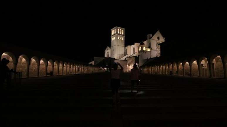 Bas&iacute;lica de S&atilde;o Francisco de Assis, dedicada ao santo, sede da ordem e onde est&atilde;o sepultados os restos mortais do mesmo. Em Assis, na It&aacute;lia