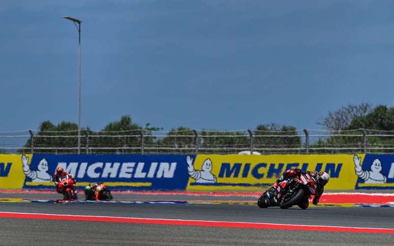 Bezzecchi flies to Mandalika, makes the pole and record interruptions on MotoGP