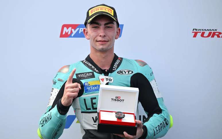 Adrian Fernandez conquista pole na Indonésia