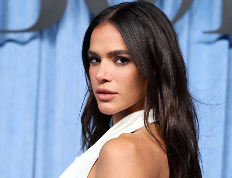 Paris: Marquezine and Sato Elect full white and black in Bof 500