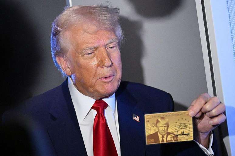 Trump aprovou o gold card, que permite a estrangeiros adquirir residência americana pagando US$ 1 milhão