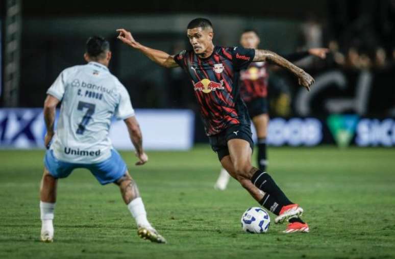 Bragantino vence o Grêmio em jogo marcado por muitas polêmicas de arbitragem –