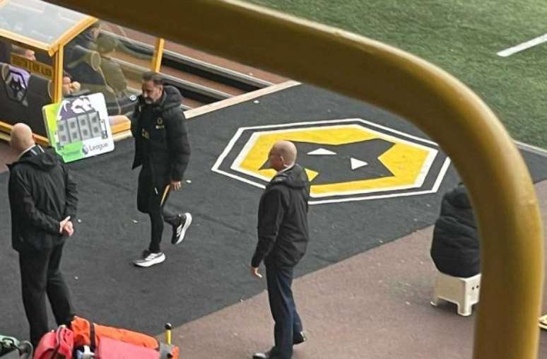 - Reprodução de Vídeo - Legenda: Vítor Pereira, ex-Flamengo, foi expulso após reclamara da arbitragem