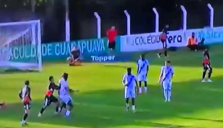 Confus&atilde;o no jogo entre Nacional-PR e Batel com viol&ecirc;ncia e acusa&ccedil;&atilde;o de racismo &ndash;