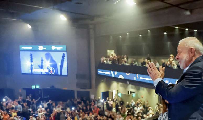 Presidente Lula durante o show da cantora Maria Bethania em São Paulo