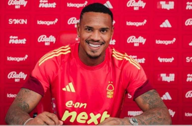 - Divulgação - Legenda: John, ex-Botafogo, ganha a primeira chance na seleção brasileira