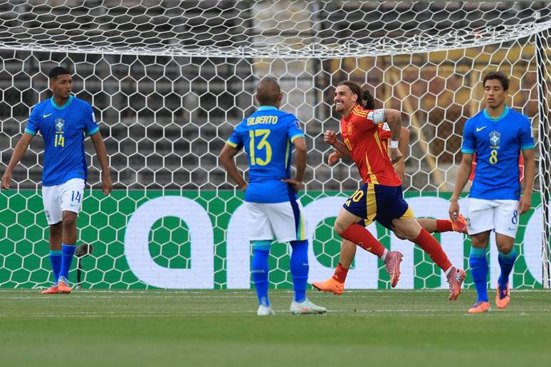 Iker Bravo celebrates the goal of the game 
