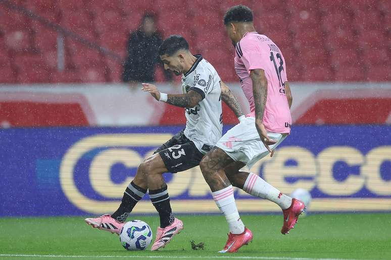 Santi Rodríguez durante a derrota do Botafogo 