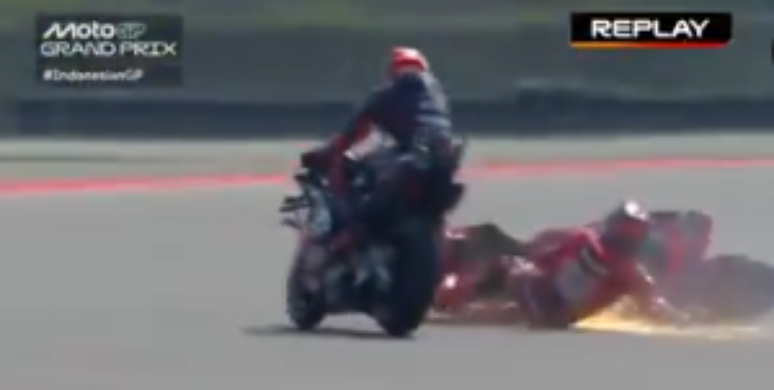 Colisão durante prova da MotoGP