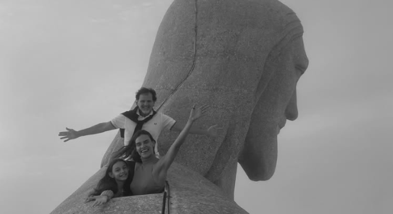 Isabelle e Alexandre com a filha, Maria, no Cristo Redentor