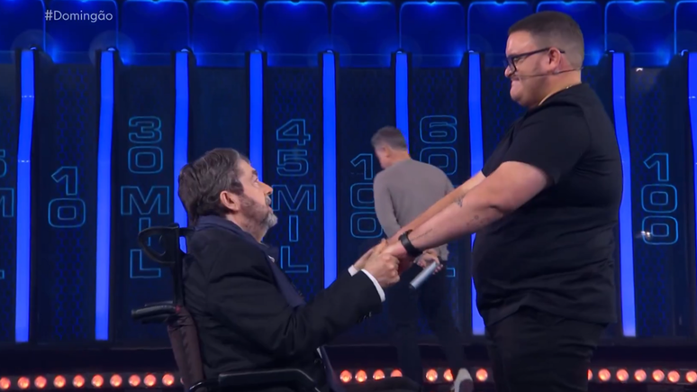 Estudante e professor aposentado participam do The Wall