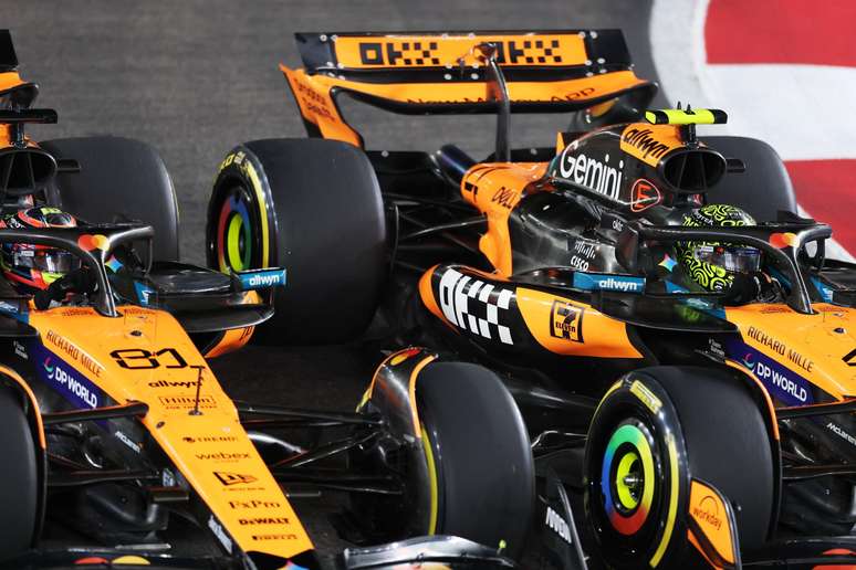The touch between the McLarens generated disputes The touch between the McLarens generated disputes