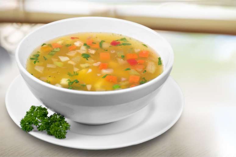 Detoxifying vegetable soup with turmeric 