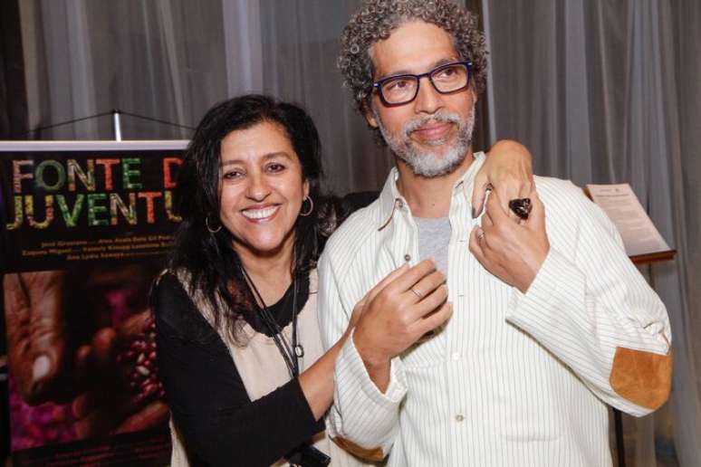 Regina Casé ao lado do marido, Estevão Ciavatta, em foto de setembro de 2022.