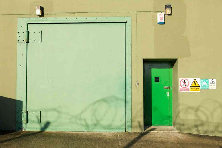 A porta blindada externa do bunker. Cyberfort/A.R.E. Taylor, CC BY