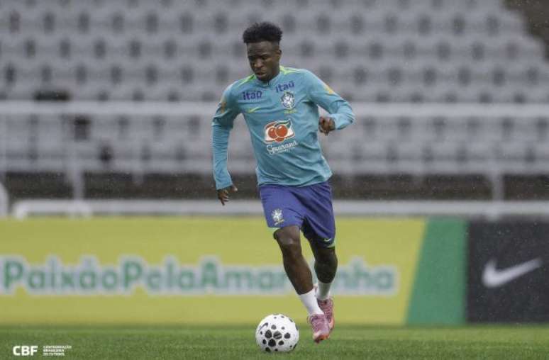 The selection performs the first training with only ten players for friendlies in Asia