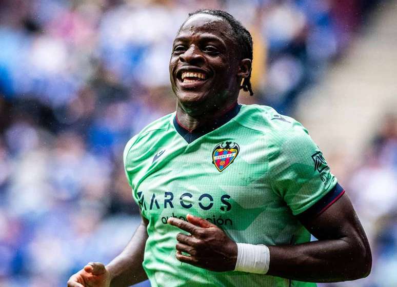 Etta Eyong comemora o gol marcado na partida contra o Oviedo em LaLiga &ndash; Foto; Divulga&ccedil;&atilde;o / Levante UD