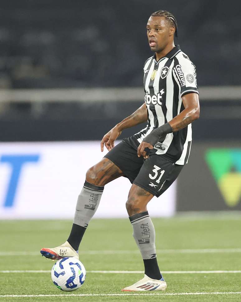 Kaio Pantaleão durante partida do Botafogo 