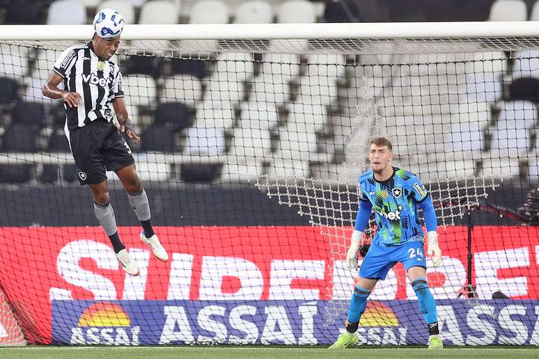 Kaio Pantaleão durante partida do Botafogo 