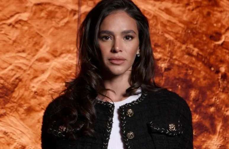 With a tank top and jeans, Marquezine sees Blazy’s debut in Chanel
