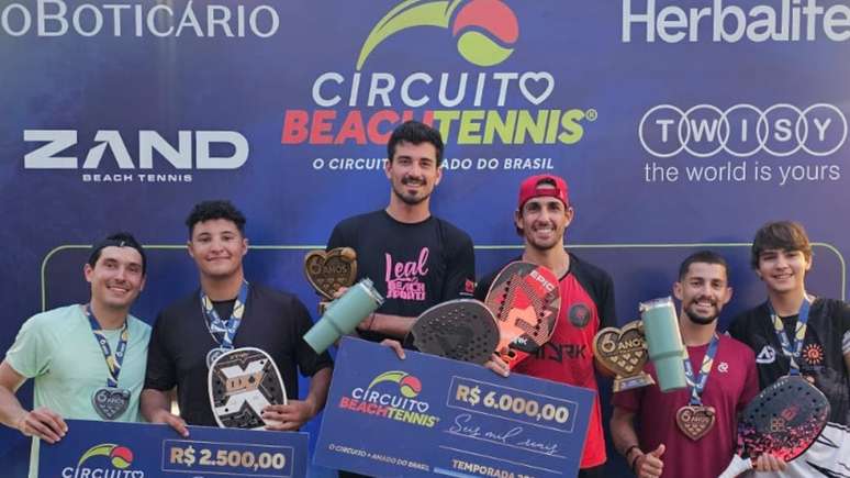 Giovannini de preto e Cramarossa de vermelho 