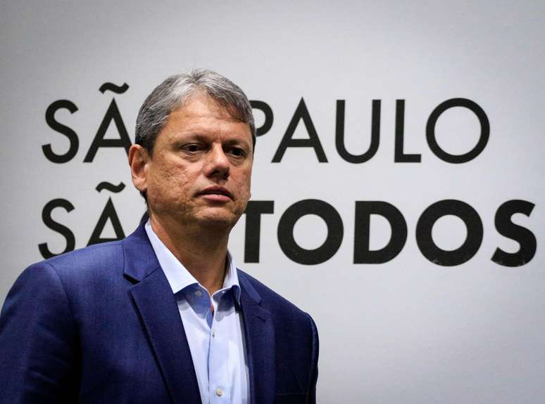 O governador do Estado de São Paulo, Tarcísio de Freitas concede entrevista coletiva atualizando novas ações e dados de casos referente a intoxicação por metanol, após reunião com o gabinete de crise com representantes e associações do setor de bebidas