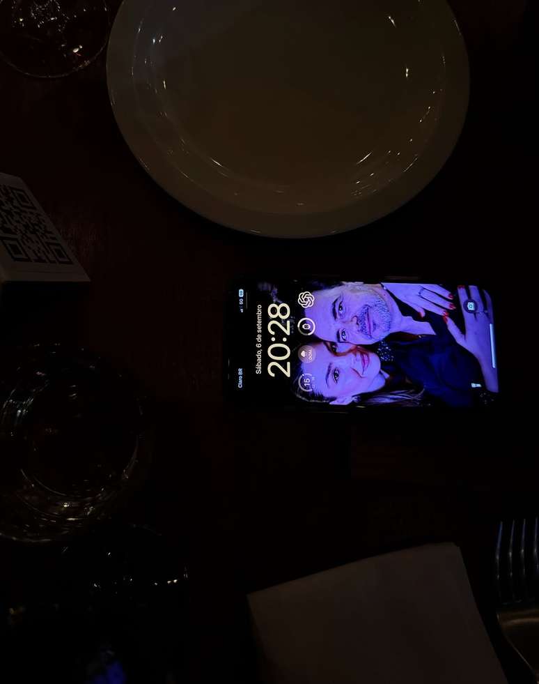 Aline Miroski registra celular de M&aacute;rvio L&uacute;cio