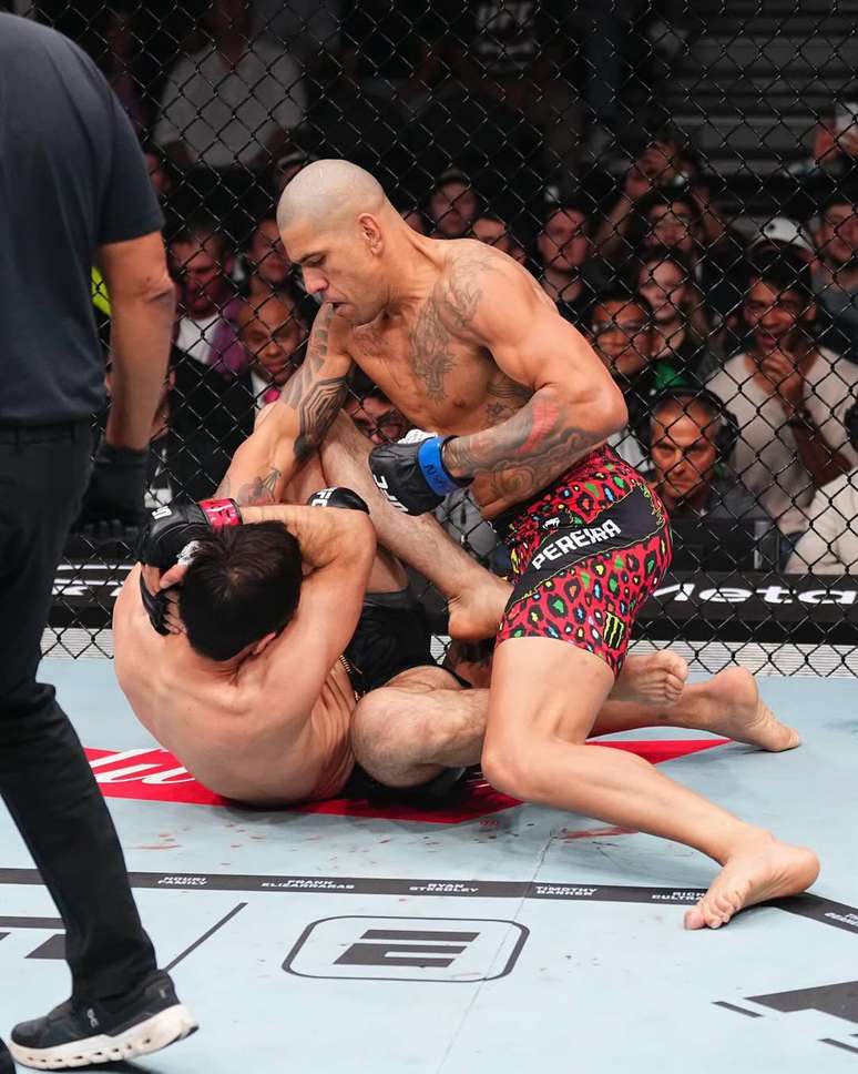 Poatan nocauteou Ankalaev no UFC 320 