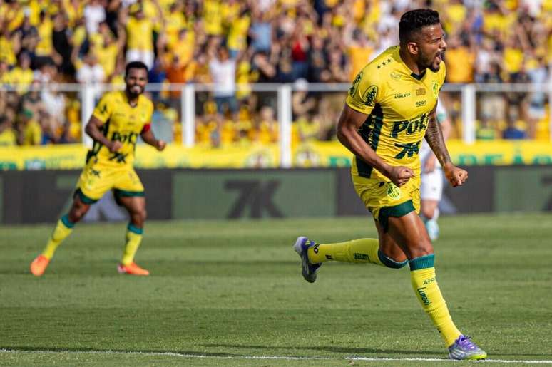 Reinaldo é o artilheiro do Mirassol no Brasileirão –