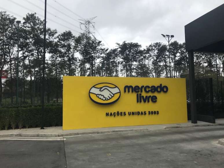 Depósito do Mercado Livre; empresa lamentou casos recentes de intoxicação por metanol e afirmou estar reforçando a segurança
