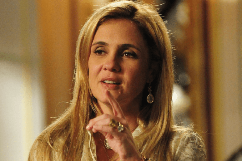 Entre mentiras e risadas sarc&aacute;sticas, Carminha se tornou a vil&atilde; mais comentada de &ldquo;Avenida Brasil&rdquo; 