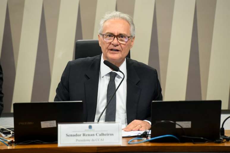 Alcolumbre anuncia Renan Calheiros como relator do IR no Senado e envia projeto a comissão