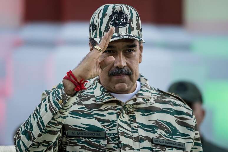 Maduro, presidente da Venezuela, alega que esta é uma tentativa de promover uma "mudança de regime"
