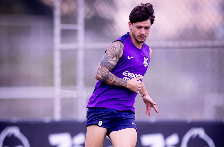 Rodrigo Garro durante treinamento no CT Joaquim Grava –