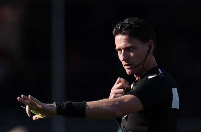 São Paulo ficou na bronca com arbitragem por não marcar pênalti  –