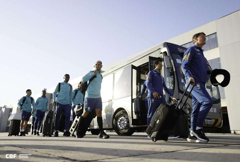 Bruno Guimarães teve problema no voo para Coreia