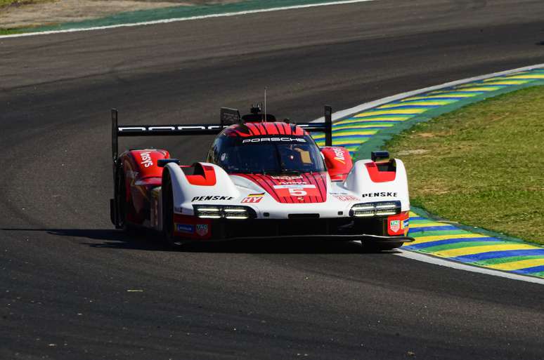 Porsche durante as 6 Horas de São Paulo