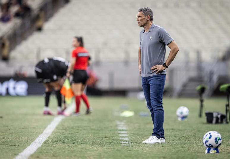 Vojvoda perdeu uma sequência de cinco jogos sem vencer – Fotos: Raul Baretta/Santos FC.