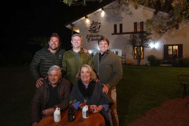 A fam&iacute;lia Goelzer, da Est&acirc;ncia das Oliveiras, em Viam&atilde;o (RS)