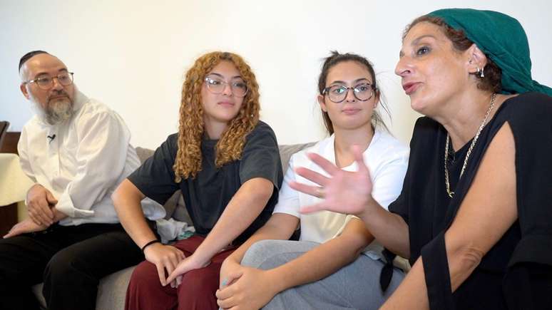 Simha diz que ela e sua fam&iacute;lia n&atilde;o se sentiam seguros ao sair &agrave; noite em Manchester