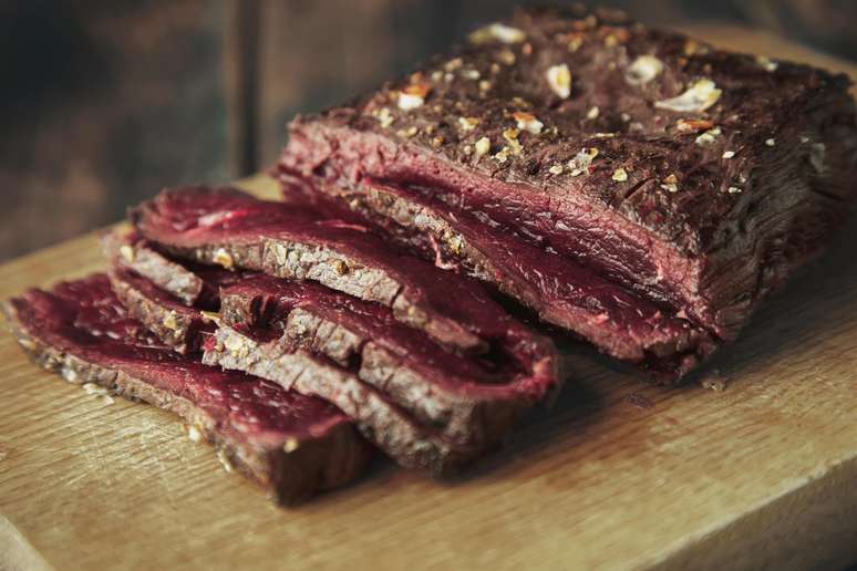 Is it blood? What is the red liquid that exudes from the meat that is not very cooked?