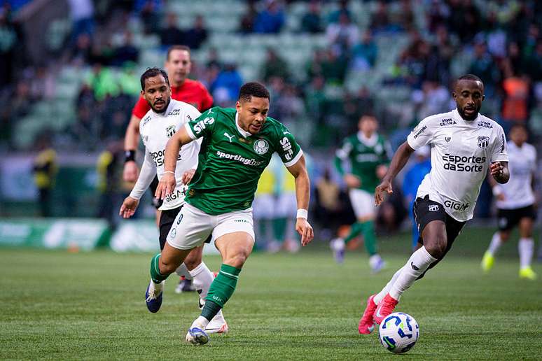 Vitor Roque marca contra o Cear&aacute;