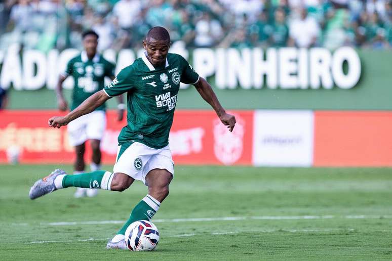 Juninho (Goiás) durante jogo contra o Paysandu, no dia 20.09.2025