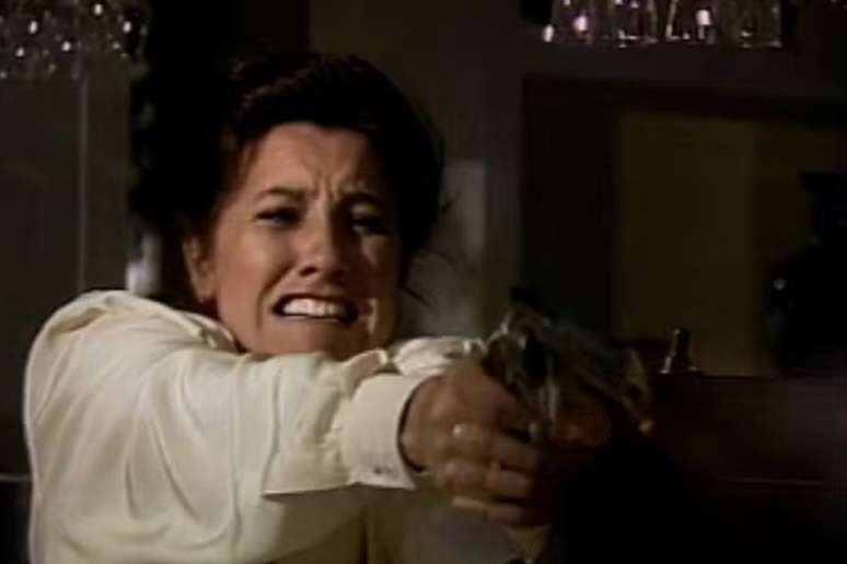 Cassia Kis, characterized by Leila, in the original version of Vale Tudo