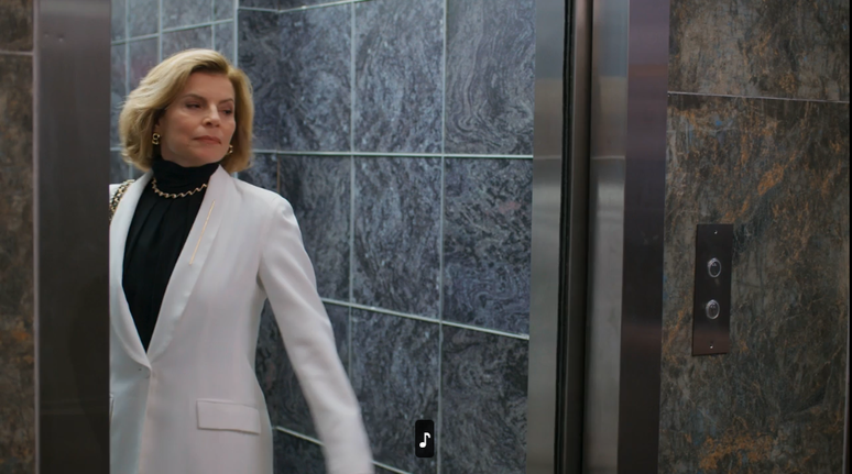 Odete Roitman em elevador da TCA