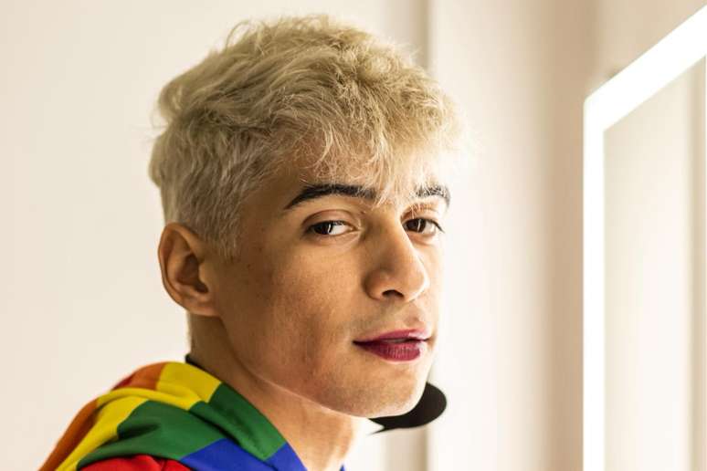 Rô Vicentte relata episódios transfóbicos vindo de dentro da comunidade LGBTQIAPN+