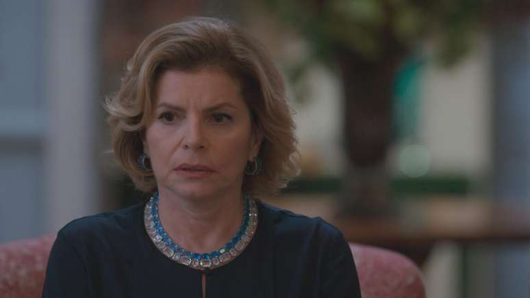 After Odete’s death, an advertising spot stages Debora Bloch and becomes viral; control